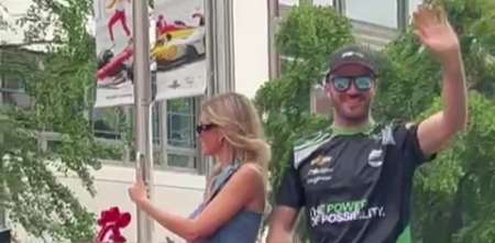 IndyCar: acompañado por Josefina Di Palma, Canapino presente en el desfile de pilotos