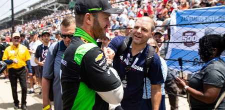 IndyCar: Canapino se acercó a los fanáticos en la firma de autógrafos de la Indy500