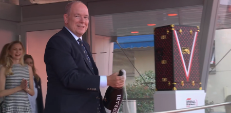 F1: ¡Se descontroló! El príncipe de Mónaco celebró la victoria de Leclerc con champagne