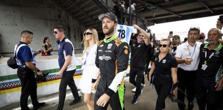 El apoyo de los hinchas de Chevrolet y Ford para Canapino en la Indy 500