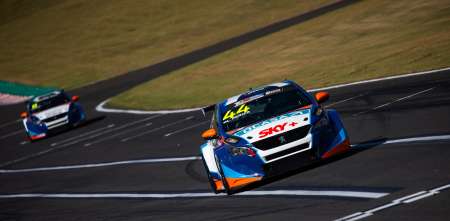 TCR South America: Pernía ganó la Carrera 1 en Velocitta