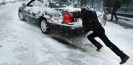 Consejos para manejar en la nieve: qué hacer y cuáles maniobras evitar