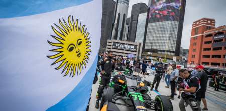 IndyCar: el Juncos Hollinger Racing se unió al festejo por el Día de la Bandera