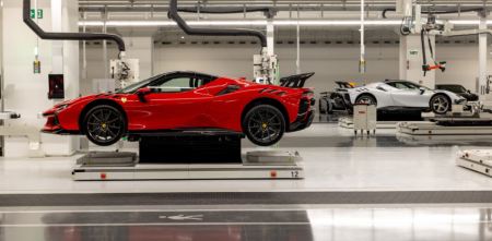 Ferrari inauguró su nueva planta del futuro pensada para fabricar el primer eléctrico de su historia