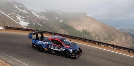 La pickup eléctrica Ford F-150 Lightning fue el vehículo más veloz en la famosa trepada de Pikes Peak