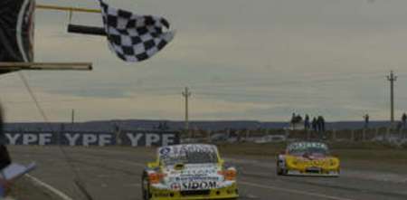 TC Pista: ¡Imperdible! Bonelli recordó la insólita definición con Sotro en Rio Gallegos 2011