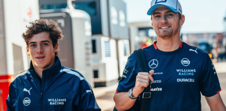 Colapinto junto a Sargeant en la previa de su debut en la Fórmula 1