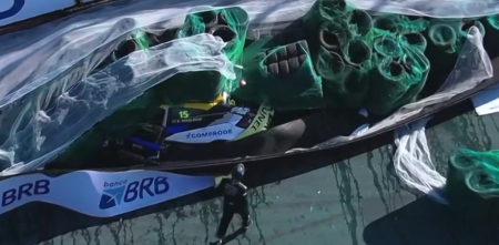 TCR South America: Maglione quedó enterrado en los neumáticos de contención tras el toque con Regadas