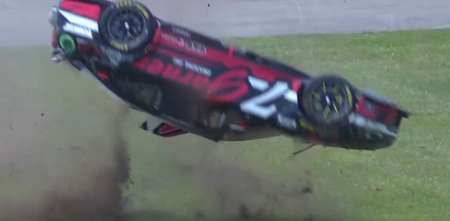 VIDEO: Corey LaJoie voló por los aires durante varios segundos en el NASCAR