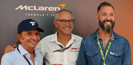 Emerson Fittipaldi intercambió un casco con la Fundación Fangio