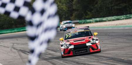 TCR Europe: Girolami ganó y Montenegro fue segundo en la Carrera 1 en Valencia