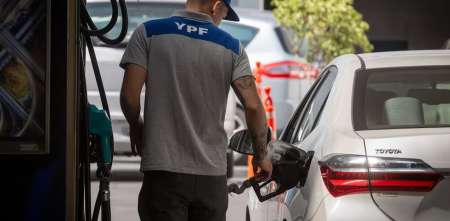 A partir de este martes bajarán los precios de la nafta y gasoil