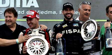 Qué prefieren los hinchas de Ford: ¿el cuarto título de Werner o el primero de Santero?