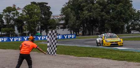 Top Race: Di Palma explicó el problema que tuvo con su neumático en plena definición