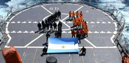 La tripulación del rompehielos Irízar y un emotivo homenaje a Colapinto