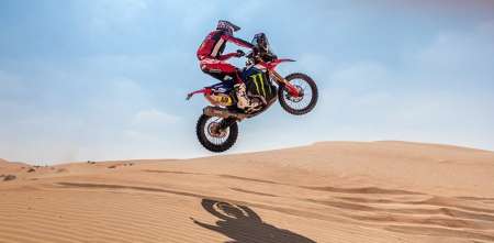 Dakar 2025: Schareina superó a Benavides por segundos y se quedó con la victoria de la Etapa 11 en Motos