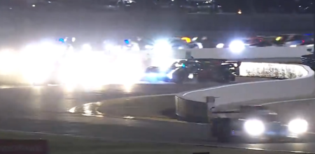 El Cadillac puntero provocó un accidente múltiple en las 24 Horas de Daytona