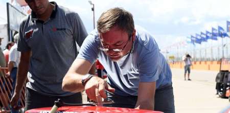 Ganó un auto en una rifa, lo vendió, se abrió un taller y hoy triunfa en el TC