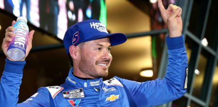 NASCAR: sobre el final, Larson se quedó con la victoria en Homestead