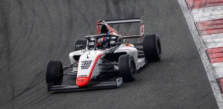 La armada argentina pone primera en el campeonato 2025 de la F4 Española