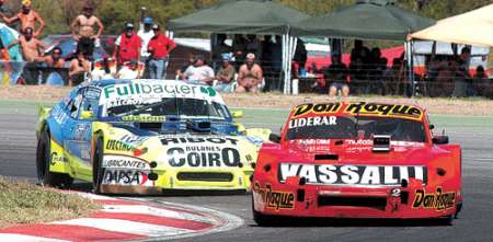 Carburando 65 años: el saludo de Pato Di Palma a Alaux en plena recta