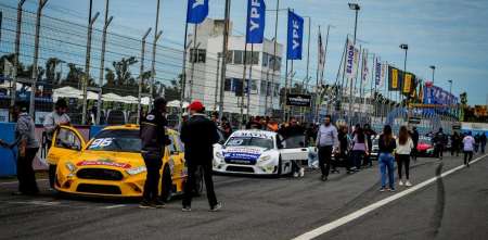 Top Race tuvo un domingo entretenido en Rosario
