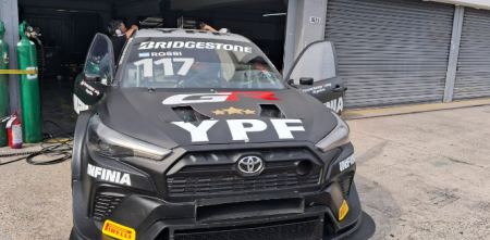 TC2000: Rossi probó la Toyota Cross y dejó buenas sensaciones