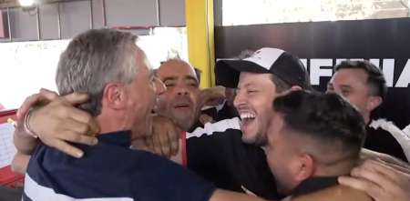 TC2000: el festejo del papá de Stang y el equipo Toyota a su victoria en Oberá