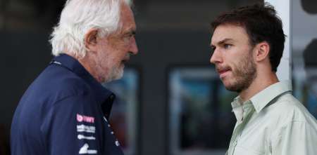 F1: Gasly se alinea atrás de Briatore y destaca su poder de mando