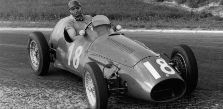 El recuerdo de la Fórmula 1 a Juan Manuel Fangio por los 75 años