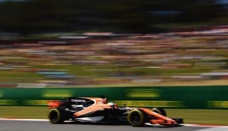 Alonso pelea en desventaja