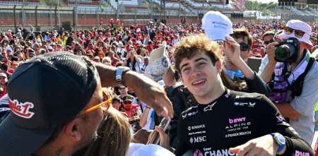 F1: Como lo hizo el año pasado, Colapinto se juntó con los hinchas argentinos que fueron a Imola