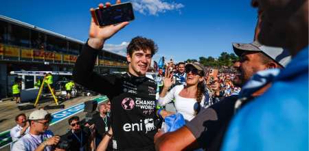 F1: la reacción de Colapinto a una emotiva foto con un hincha argentino