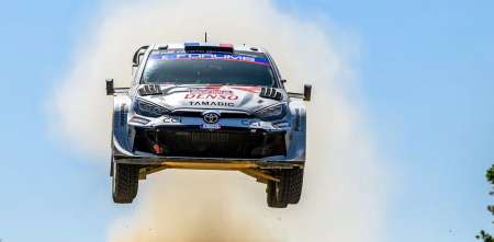 WRC: Ogier se mantiene como líder en Cerdeña después de su sábado tortuoso