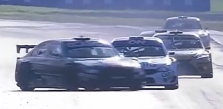 Top Race: Stang y Leonel Pernía se tocaron en plena pelea por la punta de la final