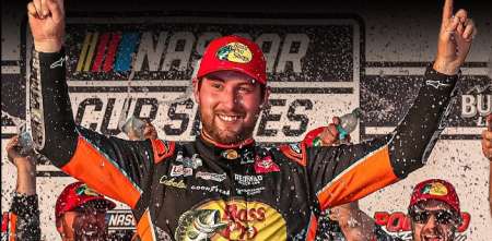 NASCAR: En un final apasionante, Elliot se quedó con la victoria en EchoPark Speedway