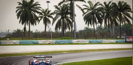 Super GT: Sacha Fenestraz pagó la sanción de su compañero y fue P14 en Malasia