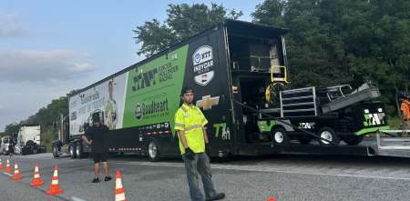 IndyCar: el principio de incendio que sufrió el semi del Juncos Hollinger Racing tras la carrera en Iowa