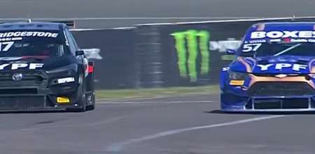 TC2000: la gran maniobra de Vivian contra Rossi que lo llevó a la victoria en 9 de Julio