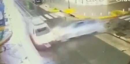 Fuerte colisión: manejaba en contramano y chocó a una camioneta en Almirante Brown