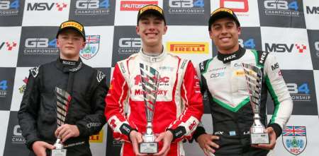 GB4 Championship: Leandro Juncos logró dos podios en el cierre de la fecha en Silverstone
