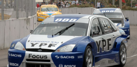 De los flashes de sus triunfos en TC y TC2000 a manejar la empresa que le vende válvulas a Ferrari