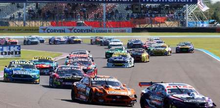 Un equipo de TC practicó el cambio de neumáticos y se comparó con Alpine