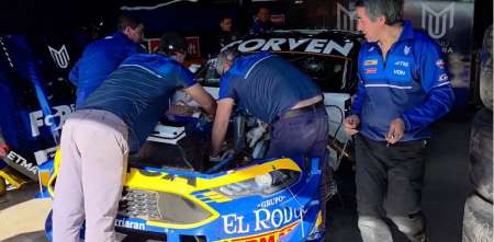 TC: Urcera sufrió la rotura de motor en su Mustang en el primer entrenamiento en el Villicum