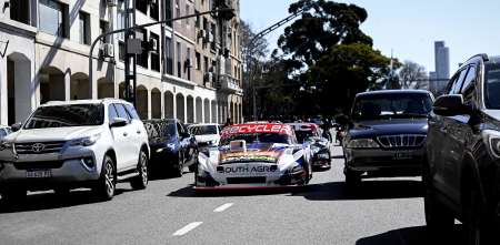 El TC salió a la calle entre el show y la provocación