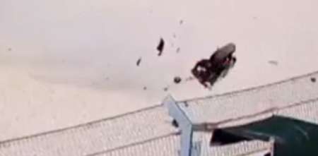 MotoGP: ¡Impactante! Un camarógrafo evitó por milímetros ser impactado por la moto de Pedro Acosta