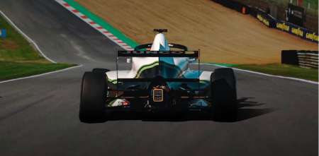 GB4 Championship: Leandro Juncos sufrió un toque en la largada de la segunda carrera en Brands Hatch