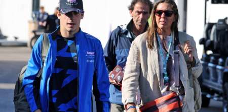 F1: Colapinto llegó al circuito acompañado por María Catarineu y su padre