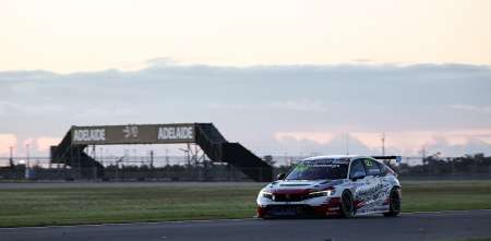 TCR World Tour: Azcona hizo la pole en Tailem Bend y Montenegro fue el mejor argentino