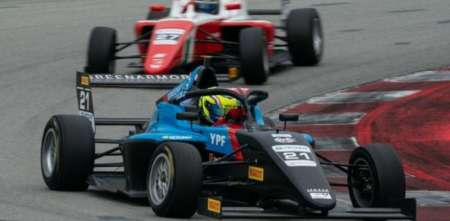 F4 Italiana: fin de semana de buenas sensaciones para Teo Schropp en Barcelona